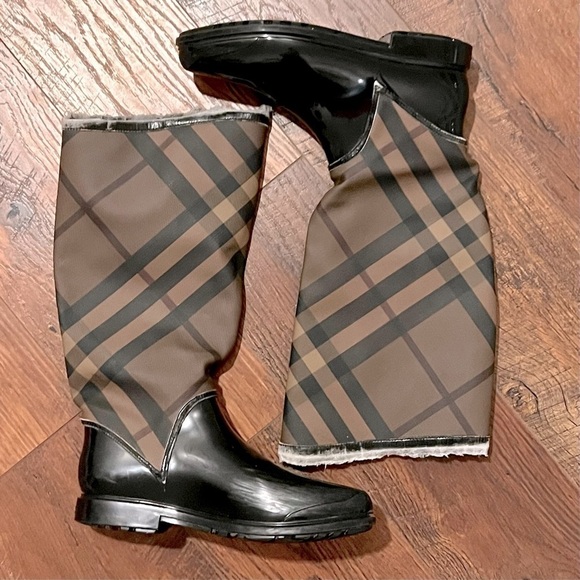 BURBERRY rain boots. Size 40 - Picture 1 of 12